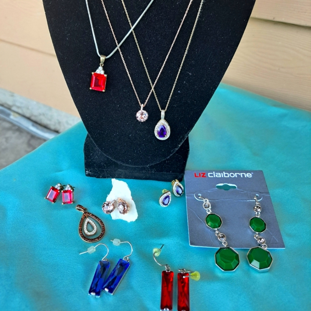 Necklace and earrings Misc.